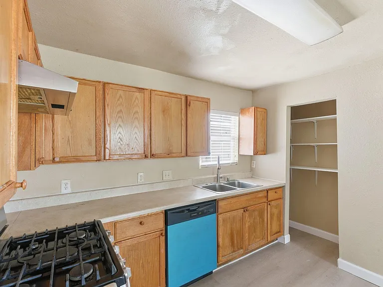 2411 Leffingwell St — Photo 12