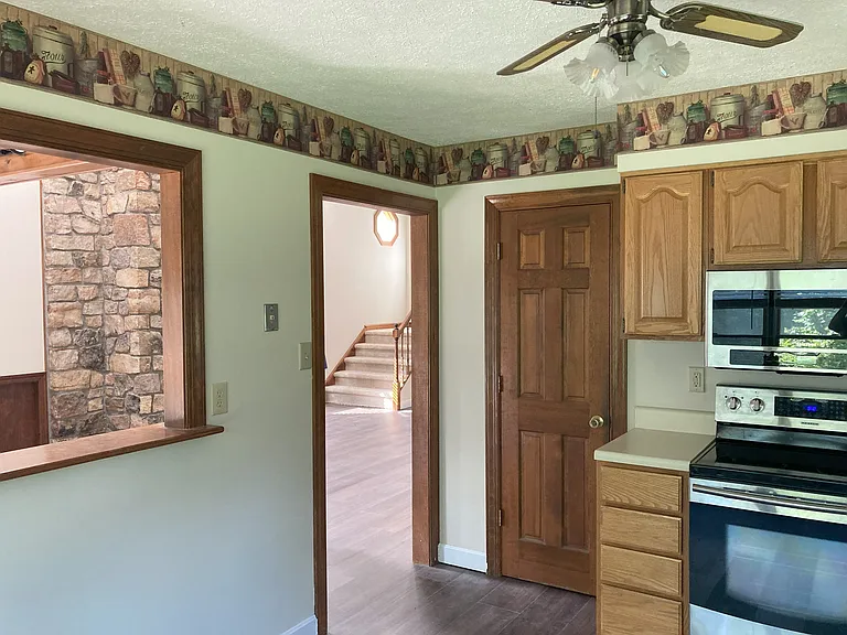 163 Hickory Ln — Photo 11