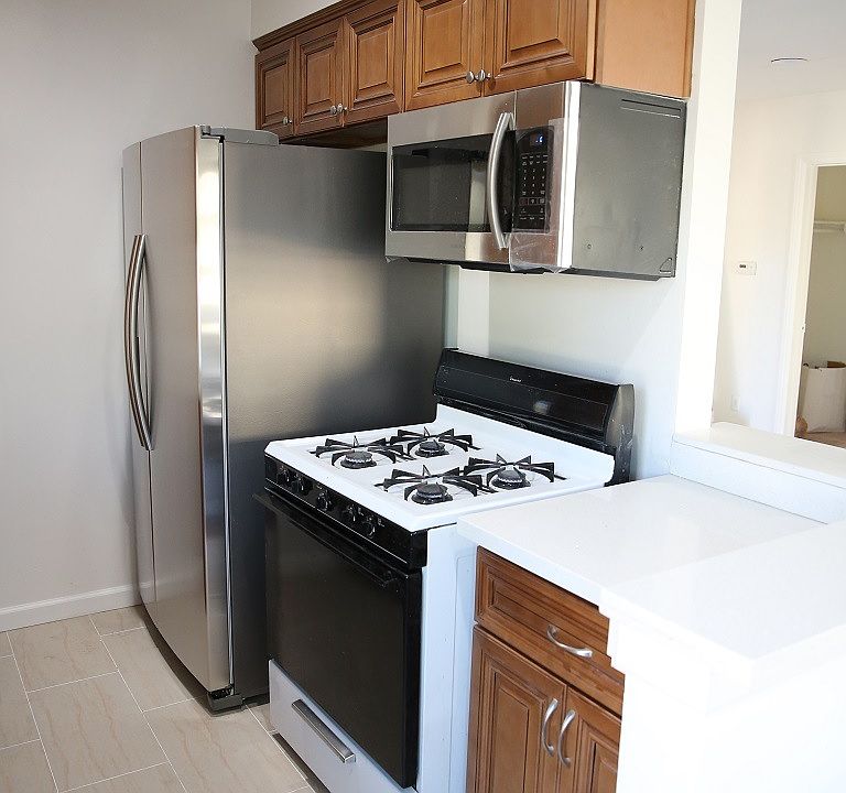 2nd image of 453 N Kingsley Dr