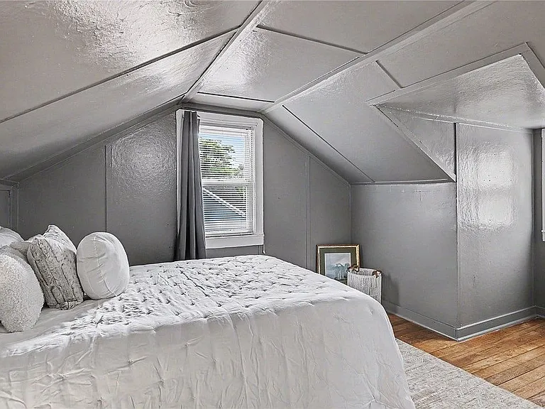 274 Newton Rd — Photo 17