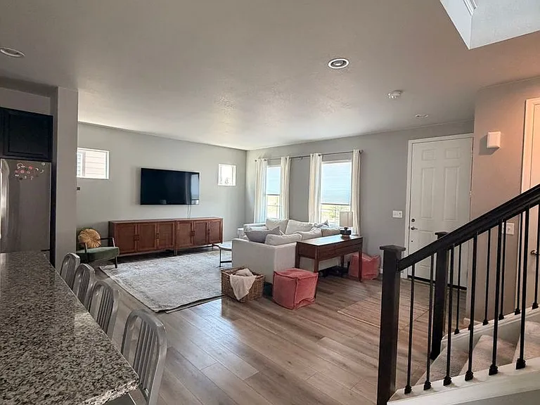 17247 Parkside Dr N — Photo 3
