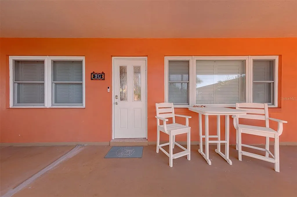 2 bed, 1.0 bath, 835 sqft, $5,800 — Photo 2