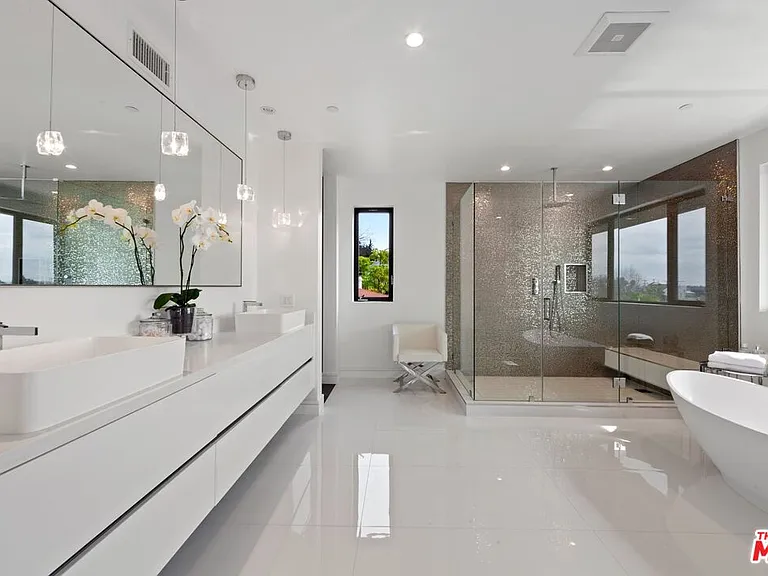 2030 Talmadge St — Photo 32