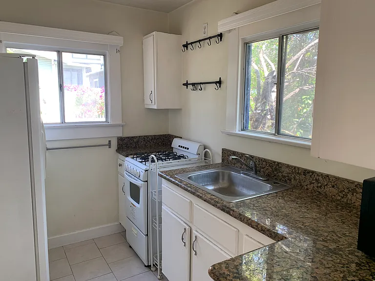 608 E Angeleno Ave — Photo 9