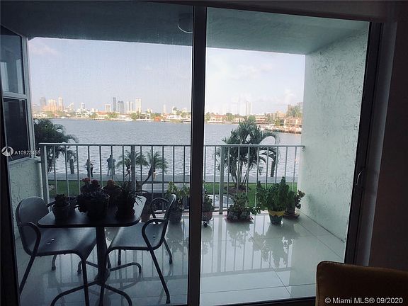 4th image of 16570 NE 26th Ave APT 2I