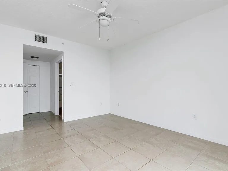 2000 N Bayshore Dr #420 — Photo 8