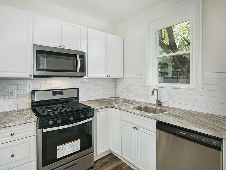5326 Addison St — Photo 7
