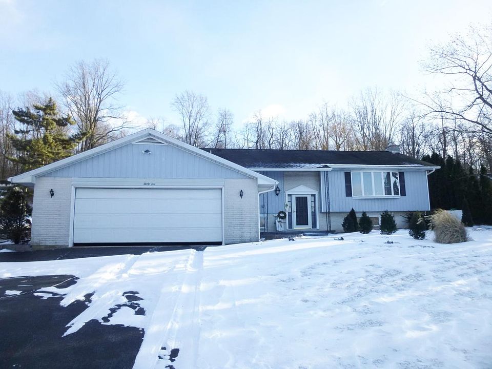1st image of 36 Dogwood Dr