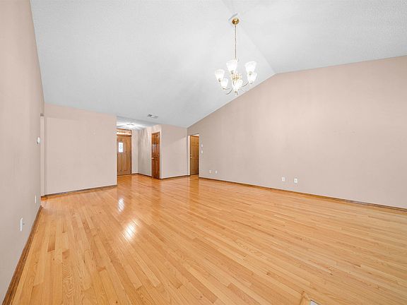 5th image of 2012 Cherry Creek Cir