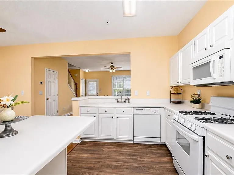 1745 Kilmington Ct — Photo 10