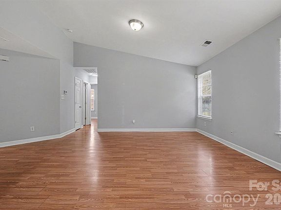 5th image of 1505 Clooney Ln