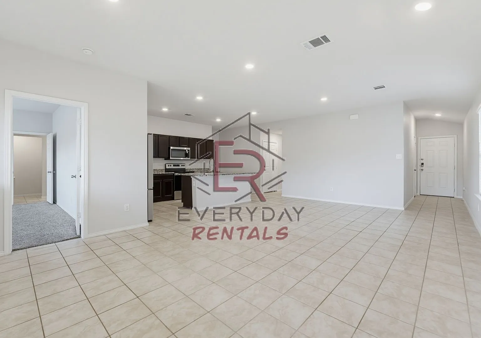 Beautiful 3 Bedroom home in Yowell Ranch — Photo 3
