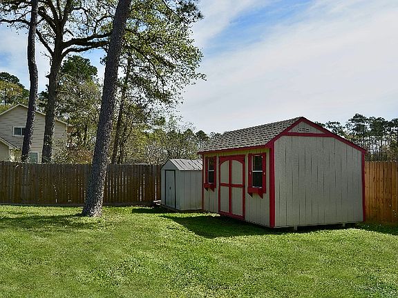 4th image of 715 Tarpaulin Way
