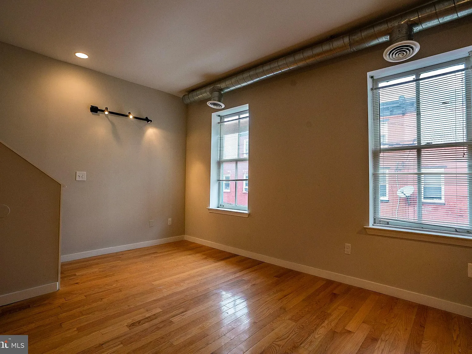 2 bed, 2.0 bath, 1203 sqft, $2,300 — Photo 3