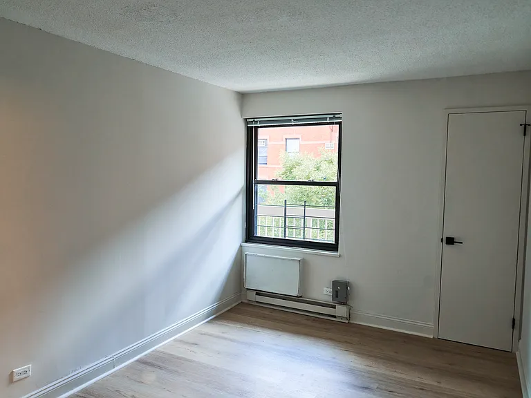 1990 Lexington Ave #33B — Photo 5