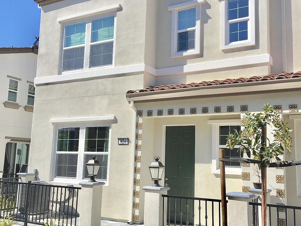 1st image of 824 Saint Solange Ln