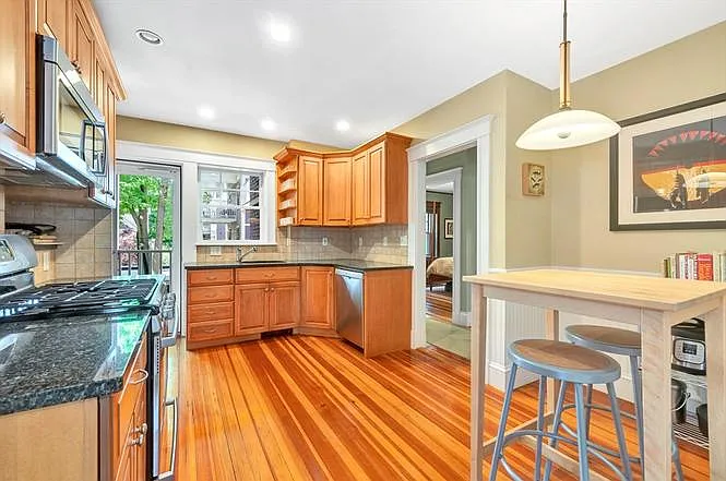 35 Pemberton St #4 — Photo 12