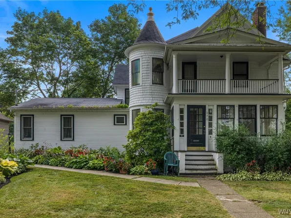 270 S 4th St, Lewiston, NY 14092