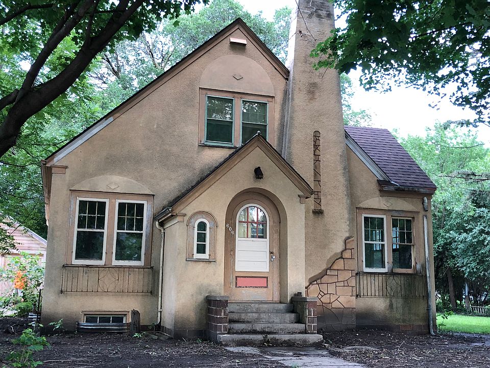 1st image of 606 10th St N