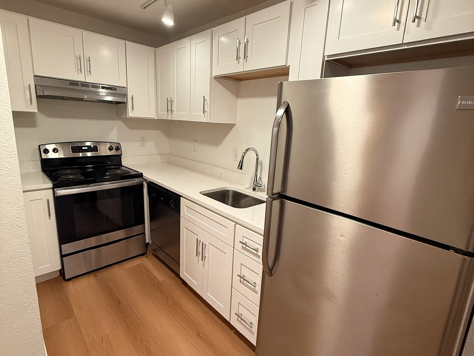 2 bed, 2.5 bath, 1125 sqft, $2,400 — Photo 4