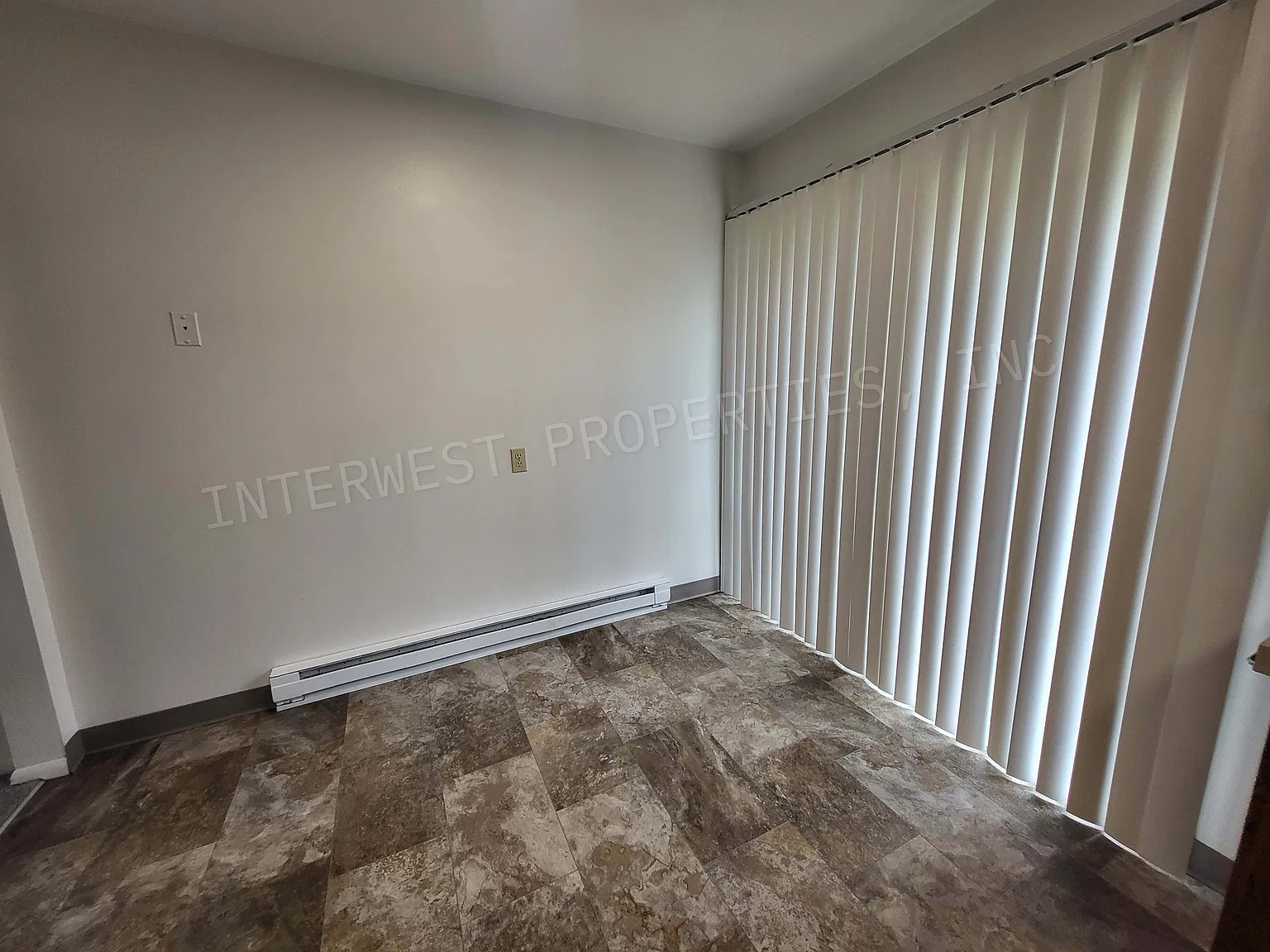 2 bed, 800 sqft, $1,595 — Photo 3