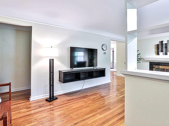 5th image of 2241 Berrywood Dr