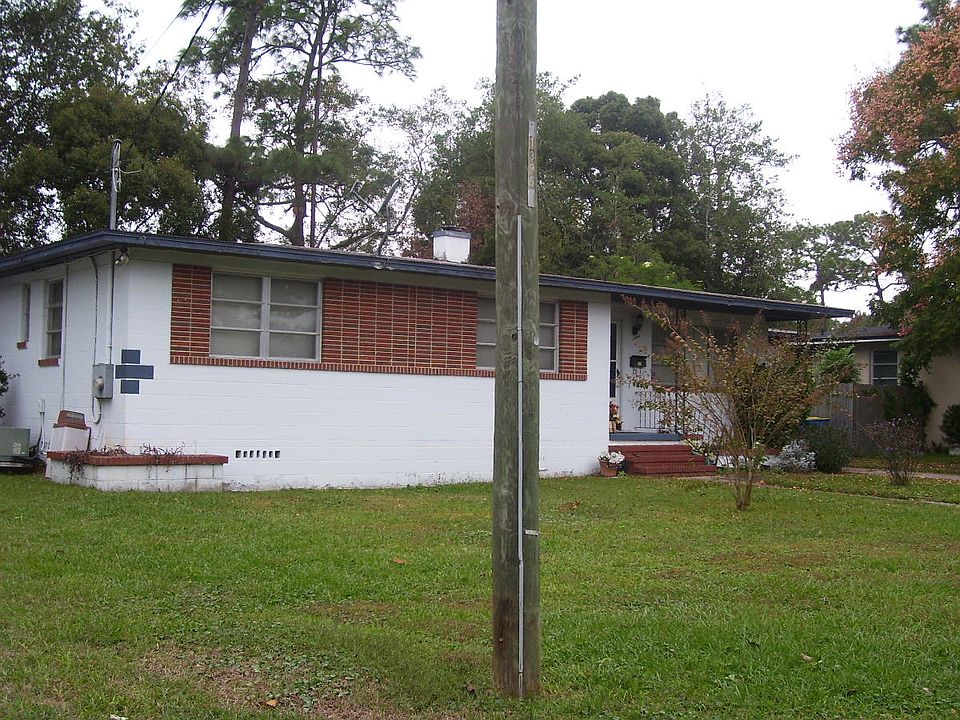 2nd image of 1404 Brookmont Ave E