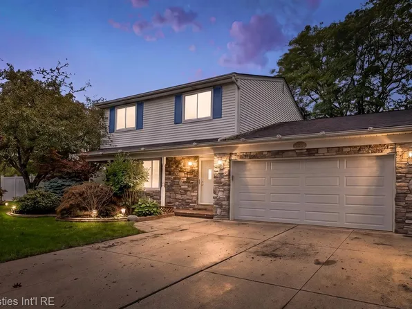 5009 Abington Dr, Troy, MI 48085