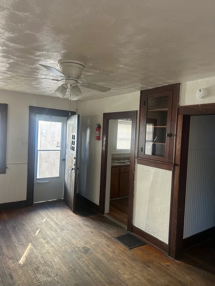 Building Photo - 1207 N Main St #D