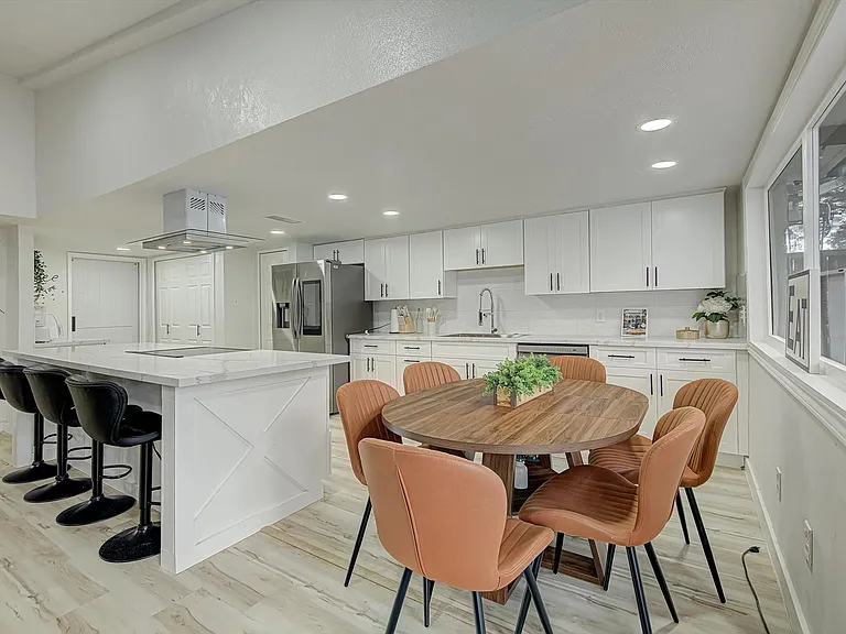 7310 Corta Calle Dr — Photo 10