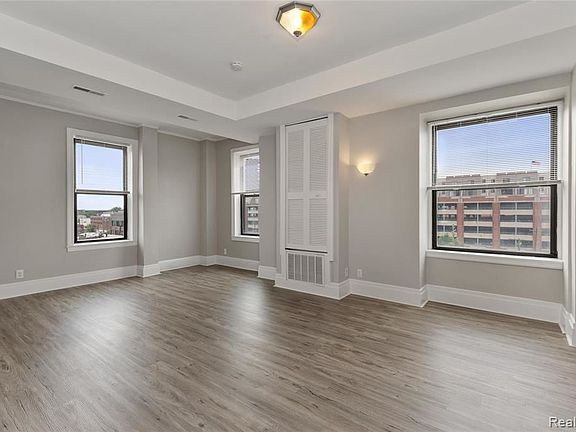 3rd image of 2900 E Jefferson Ave APT D302
