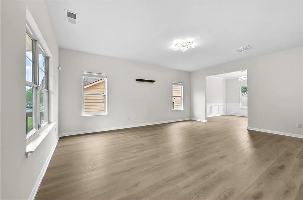 4 bed, 1875 sqft, $2,500 — Photo 4