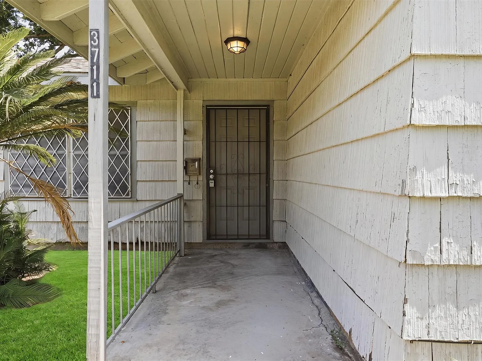 3 bed, 1.0 bath, 970 sqft, $1,450 — Photo 2