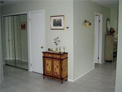 4th image of 177 Lakebridge Dr N