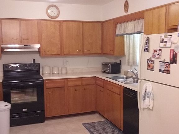 3rd image of 894 Diana Dr