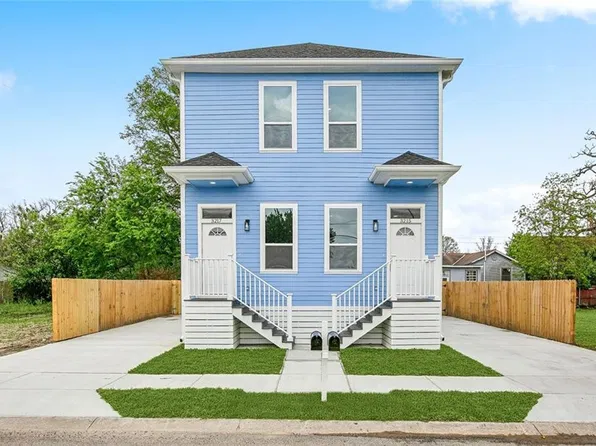 3215 Pakenham Dr, Chalmette, LA 70043