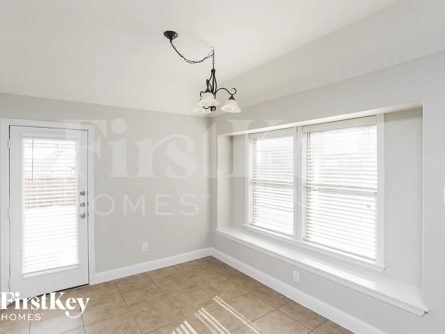 3 bed, 2.0 bath, 1609 sqft, $2,130 — Photo 4