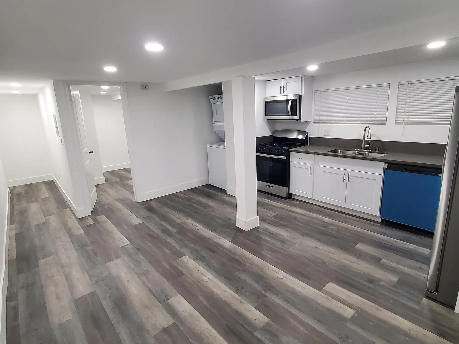 2 bed, 700 sqft, $2,200 — Photo 3