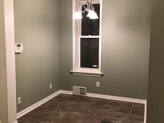 3rd image of 3223 S May St Floor 1