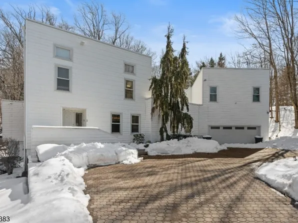 2 Old Mill Rd, North Caldwell, NJ 07006