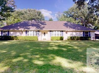 916 Clear Creek Dr, Texarkana, TX 75503