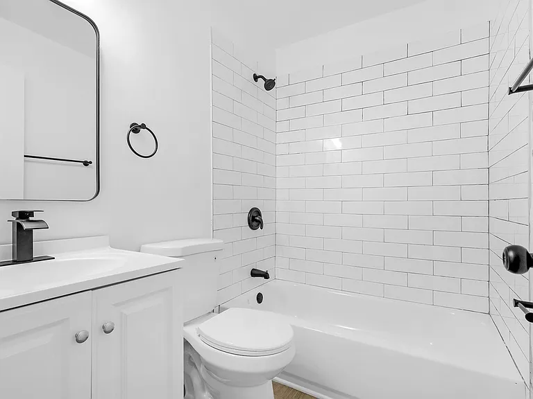 2213 E Madison St — Photo 15