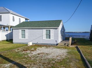 201 Riverside Dr, Sneads Ferry, NC 28460