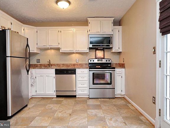3rd image of 103 Charleston Ct #103