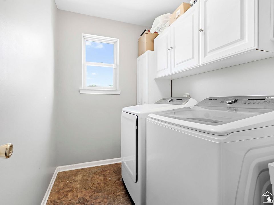 27012 Mary Ct, photo 17