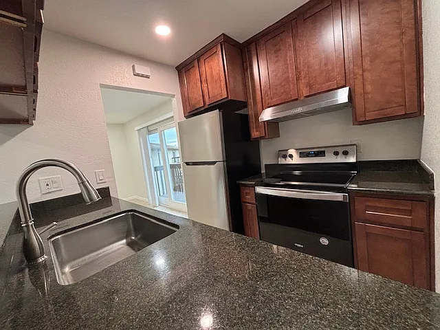 Lake View Terrace — Photo 26