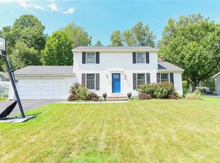 936 Little Bardfield Rd, Webster, NY 14580