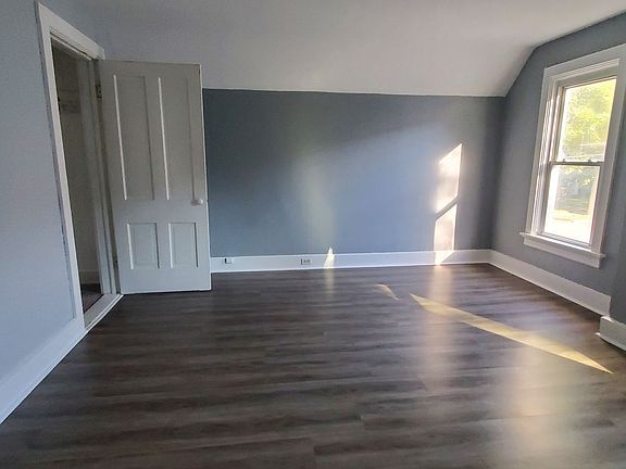 2nd image of 414 Barney St Front 414