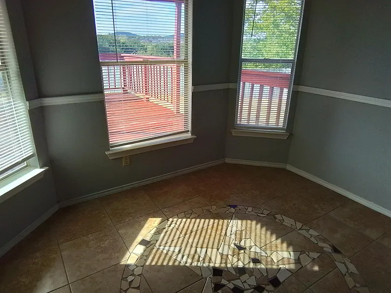410 Saddle Dr — Photo 24
