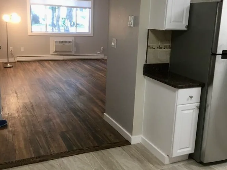 307 W Main St #5 — Photo 3